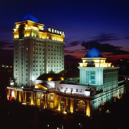 Royal International Hotel Urumqi Bagian luar foto
