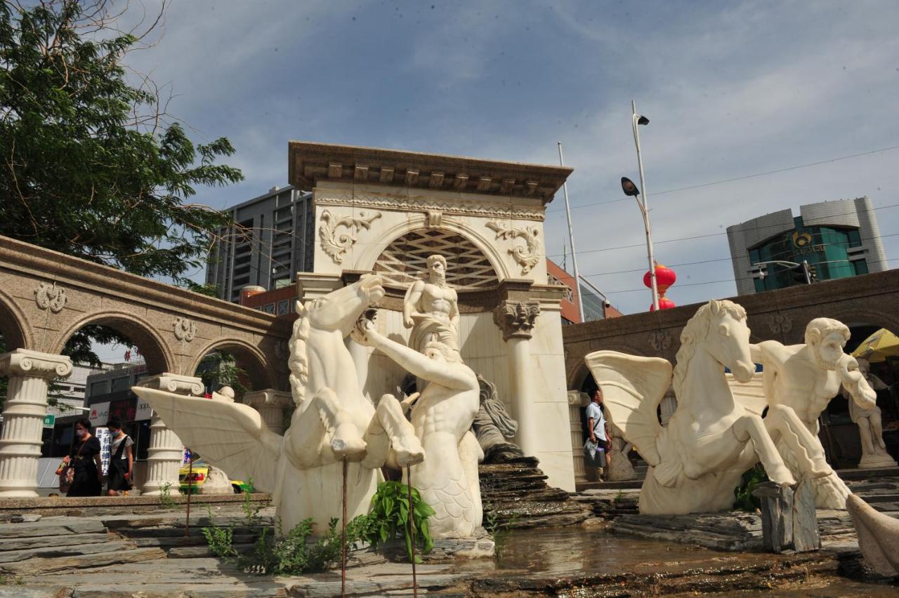 Royal International Hotel Urumqi Bagian luar foto