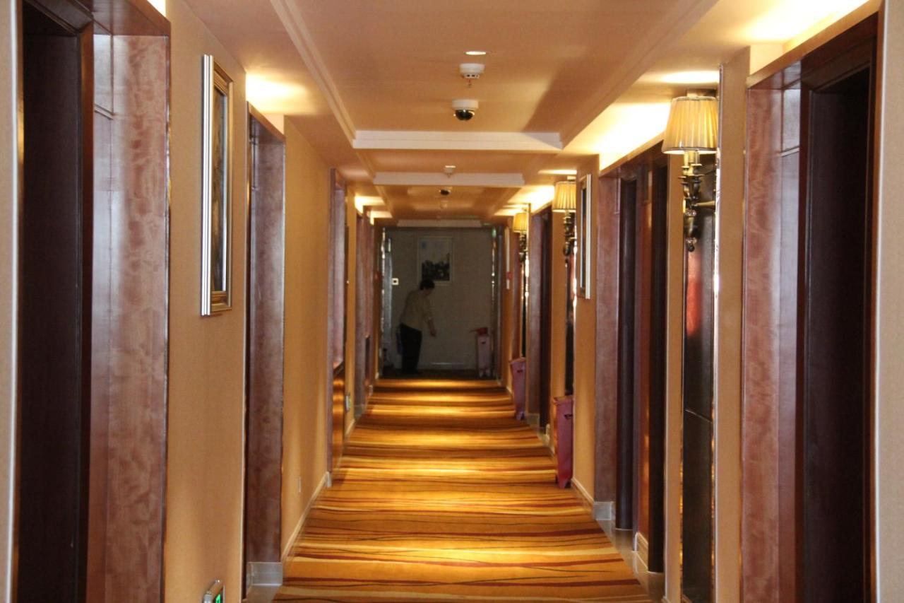 Royal International Hotel Urumqi Bagian luar foto