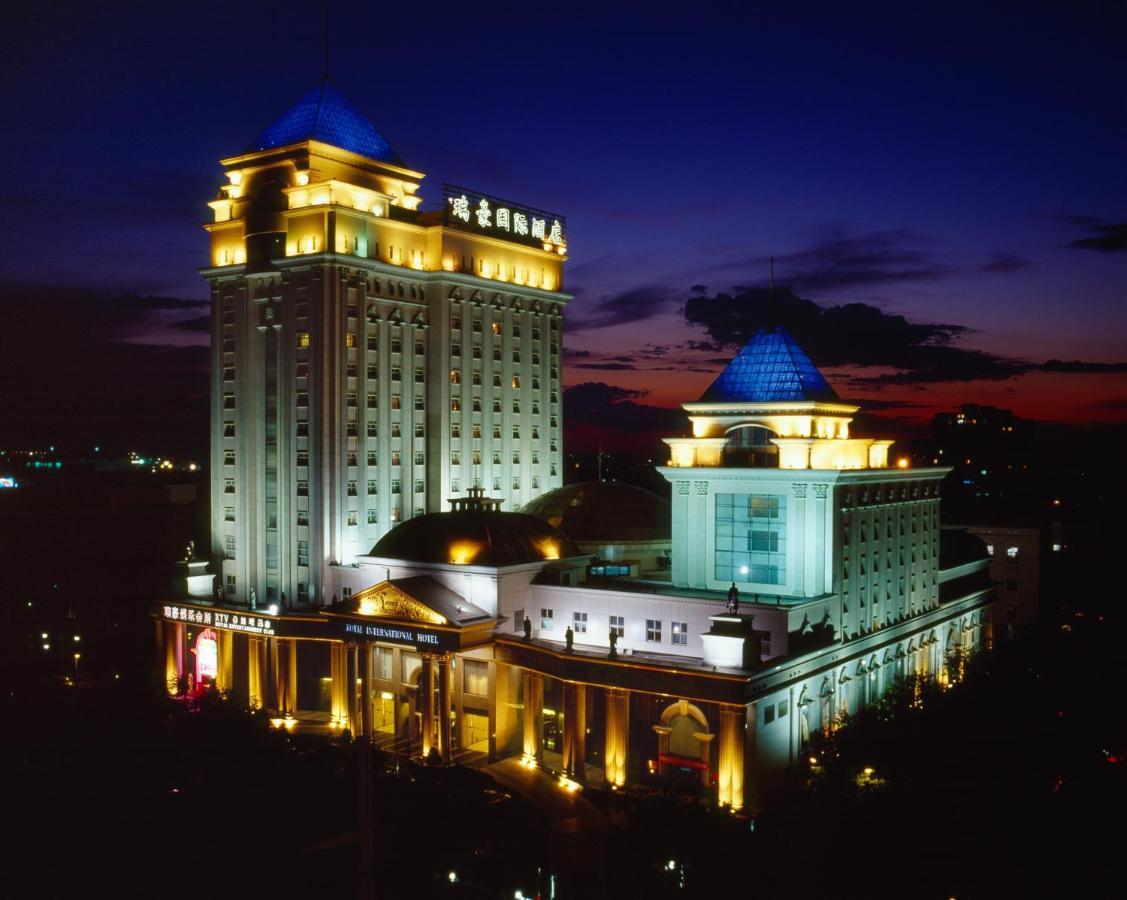 Royal International Hotel Urumqi Bagian luar foto