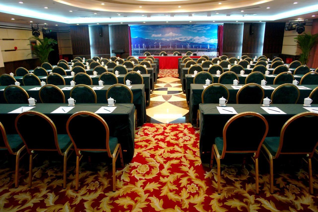 Royal International Hotel Urumqi Bagian luar foto
