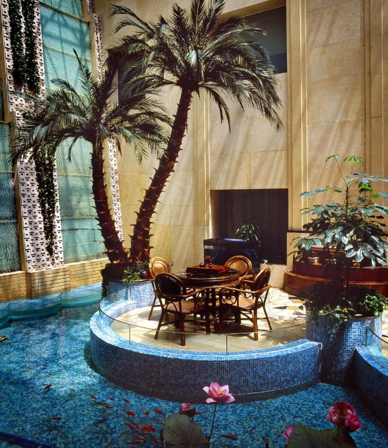 Royal International Hotel Urumqi Bagian luar foto