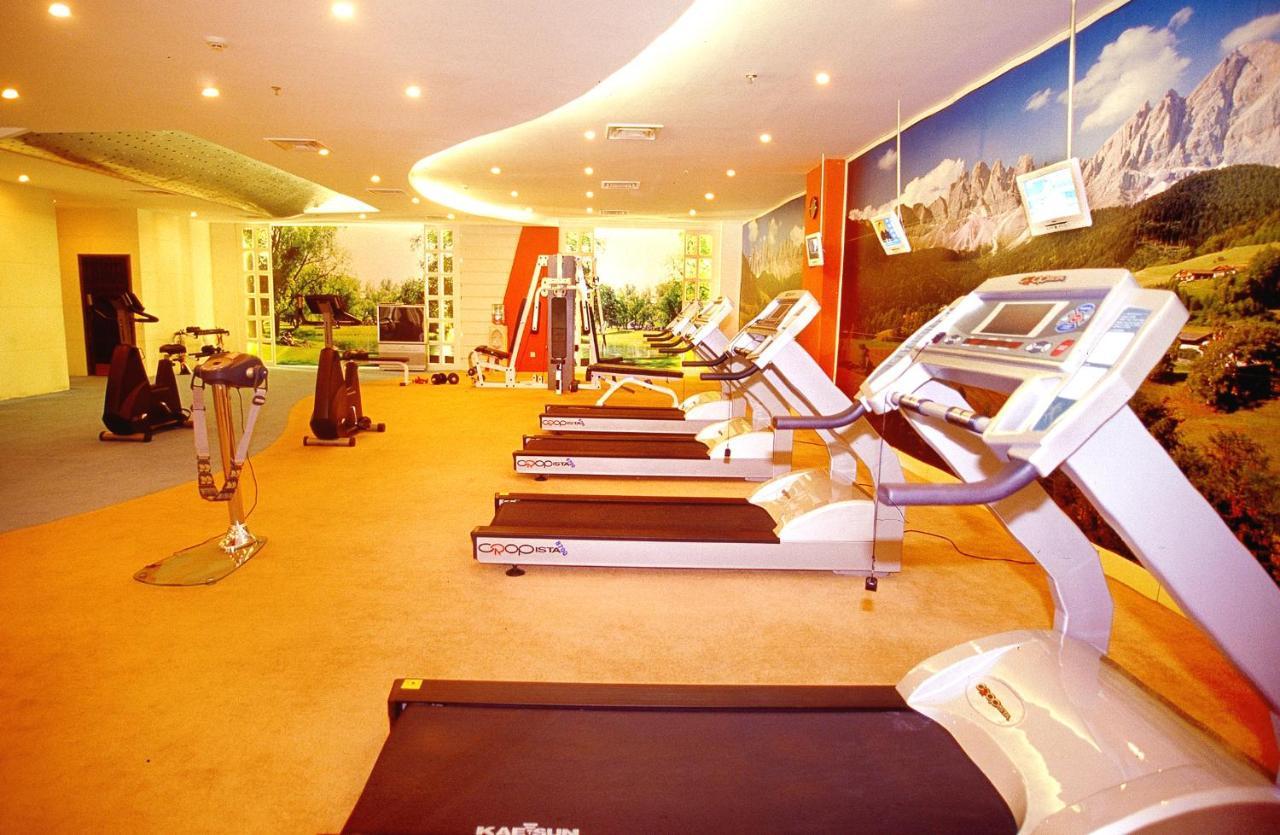 Royal International Hotel Urumqi Bagian luar foto