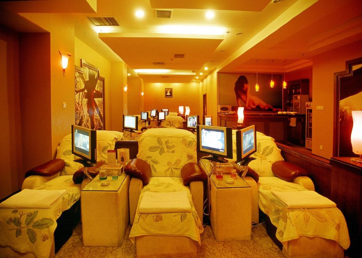 Royal International Hotel Urumqi Bagian luar foto