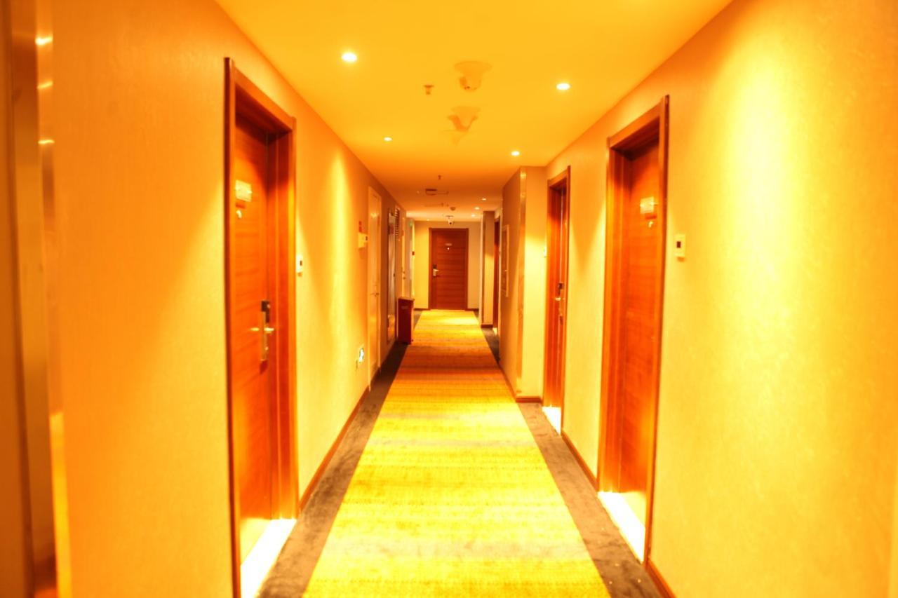 Royal International Hotel Urumqi Bagian luar foto