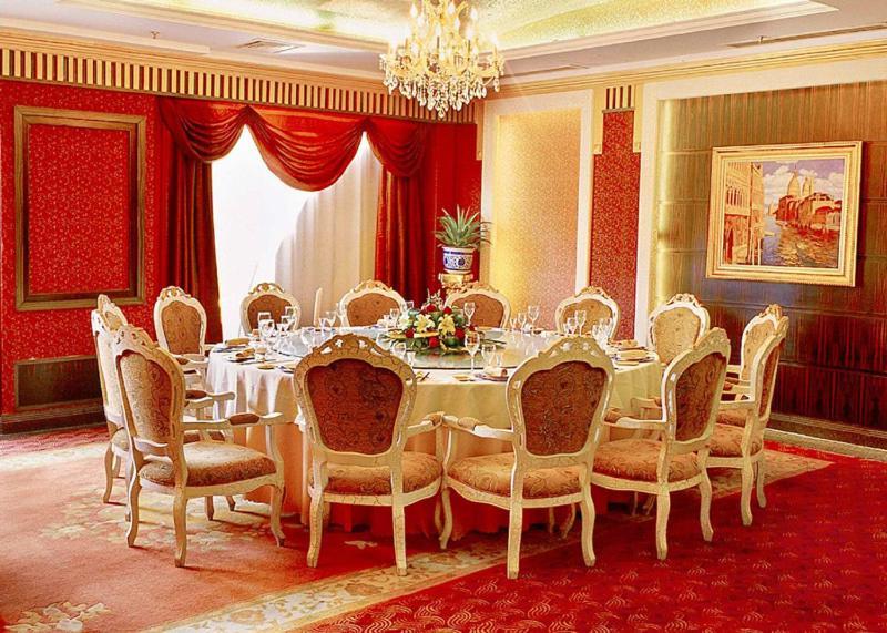 Royal International Hotel Urumqi Bagian luar foto