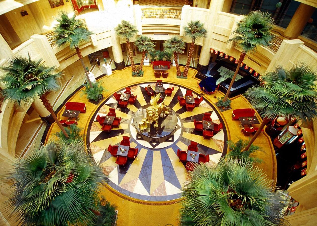 Royal International Hotel Urumqi Bagian luar foto