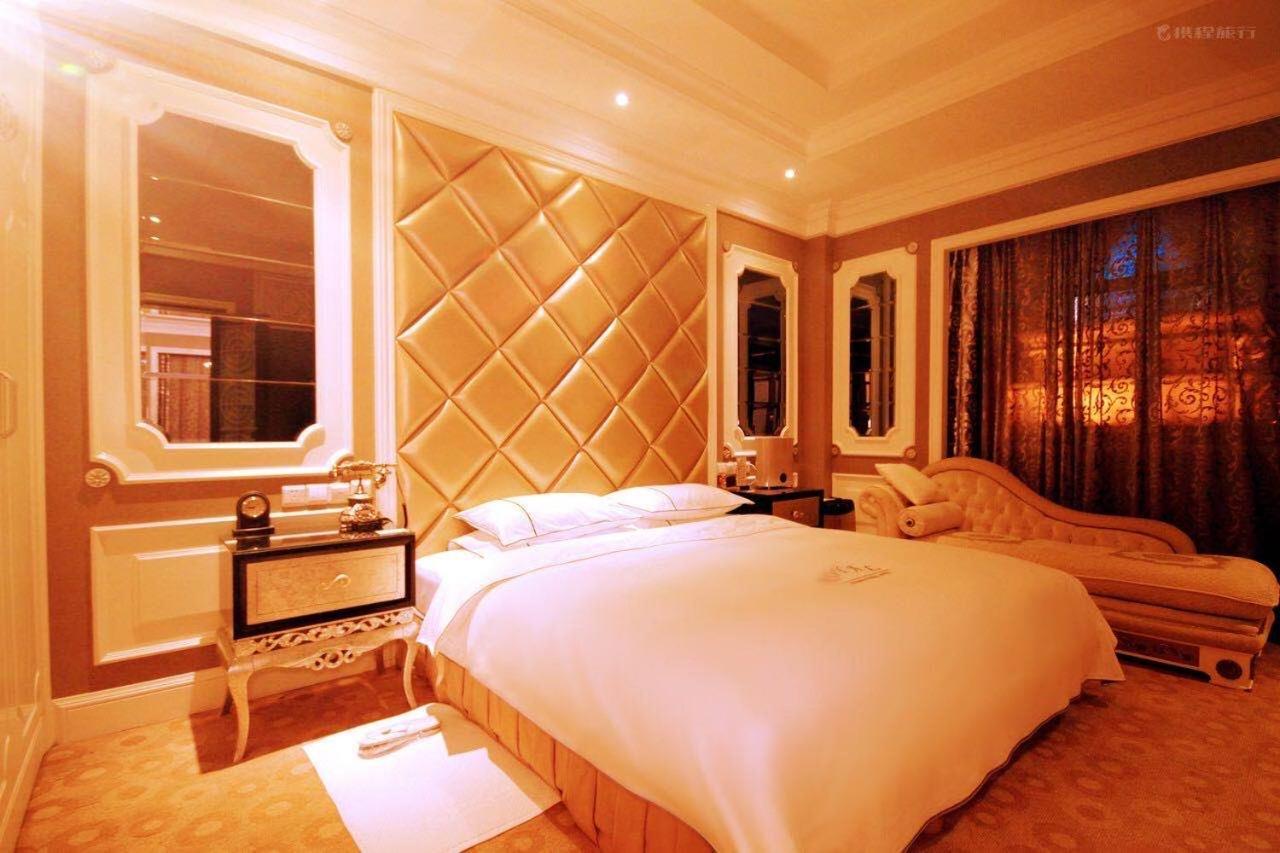 Royal International Hotel Urumqi Bagian luar foto